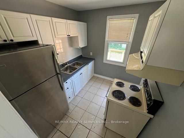 Photo 2 of 645 Beverly Street, Peterborough, Ashburnham Ward 4 — HOMEH