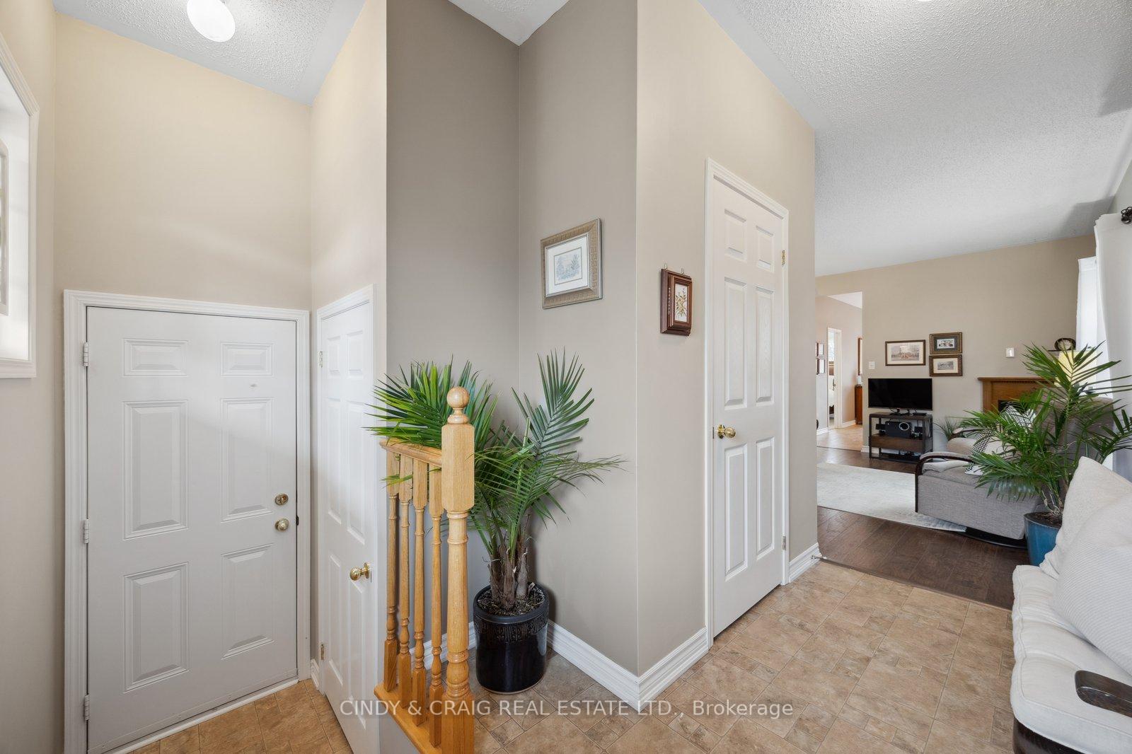 Photo 2 of 1222 Macinally Court, Oshawa, Pinecrest — HOMEH