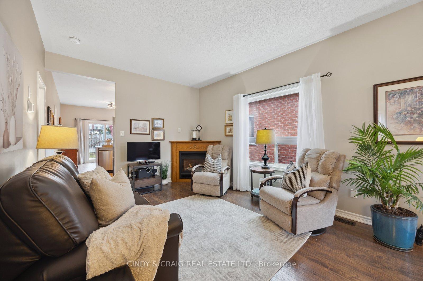 Photo 3 of 1222 Macinally Court, Oshawa, Pinecrest — HOMEH