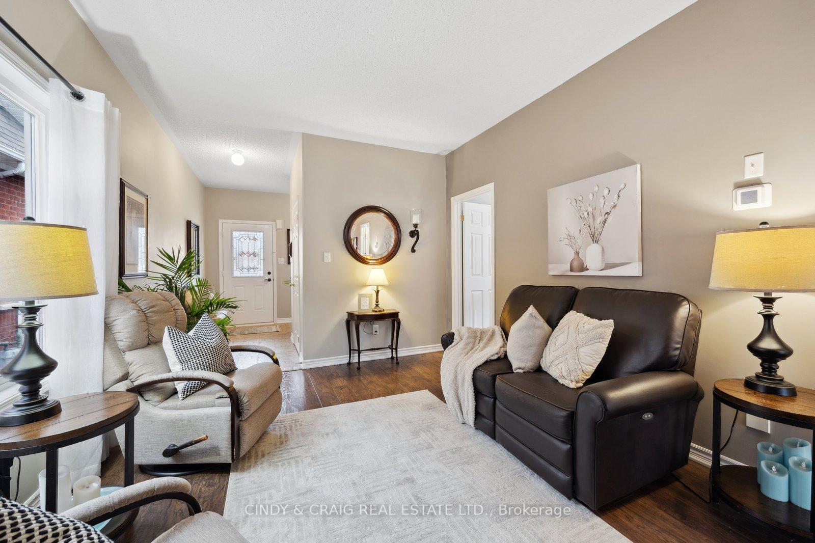 Photo 4 of 1222 Macinally Court, Oshawa, Pinecrest — HOMEH