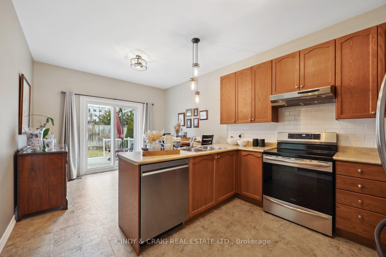 Photo 5 of 1222 Macinally Court, Oshawa, Pinecrest — HOMEH