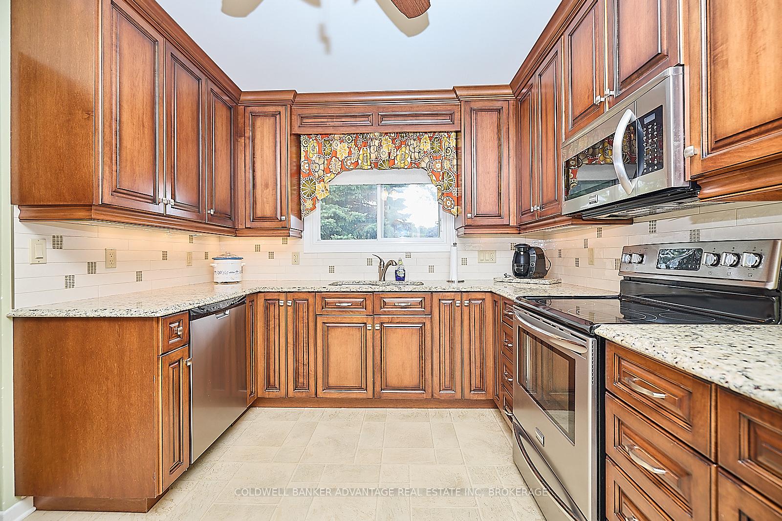 Photo 7 of 1439 Station Street, Pelham, Fonthill — HOMEH