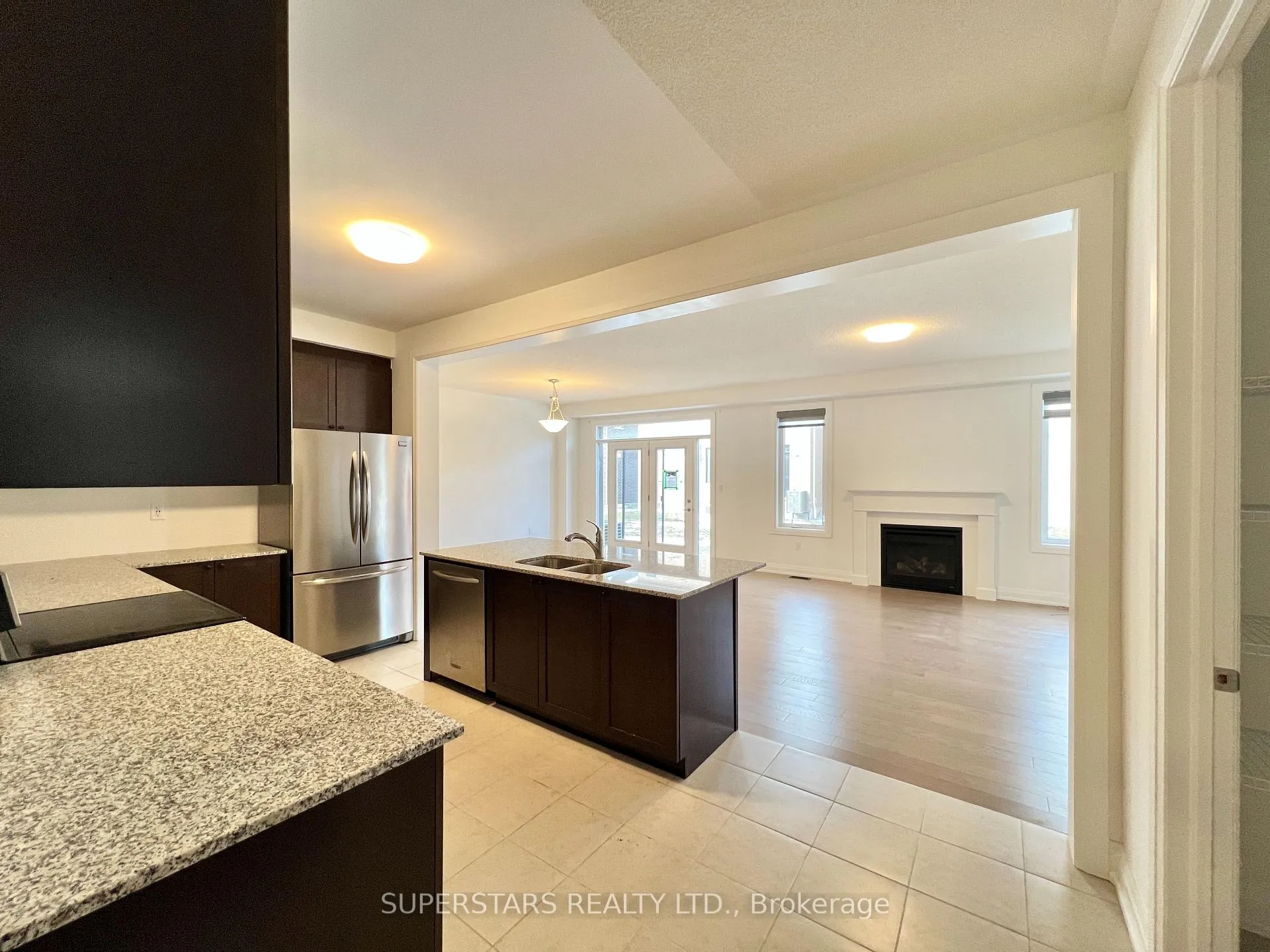 Photo 6 of 1404 Mockingbird Square, Pickering, Rural Pickering — HOMEH