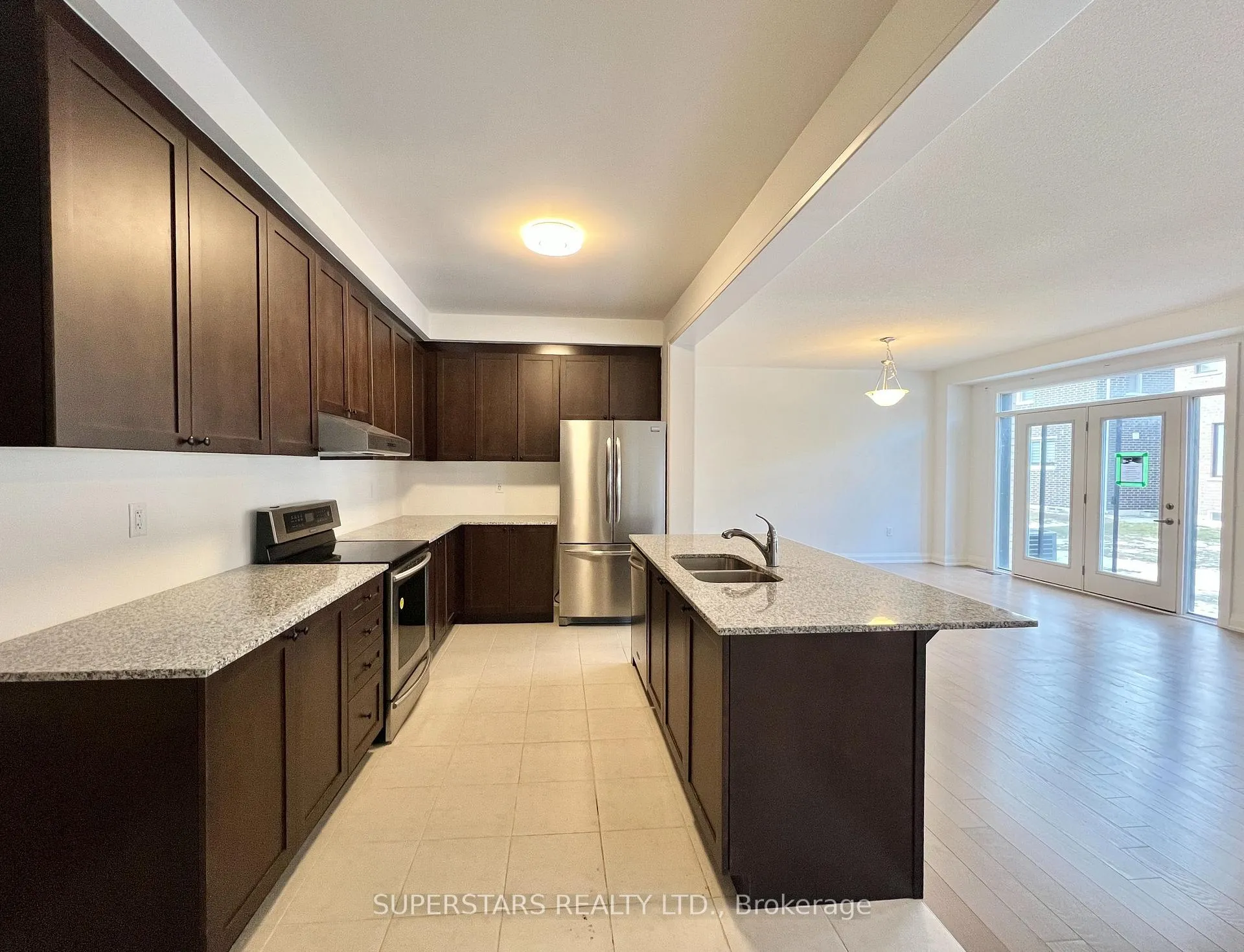Photo 7 of 1404 Mockingbird Square, Pickering, Rural Pickering — HOMEH