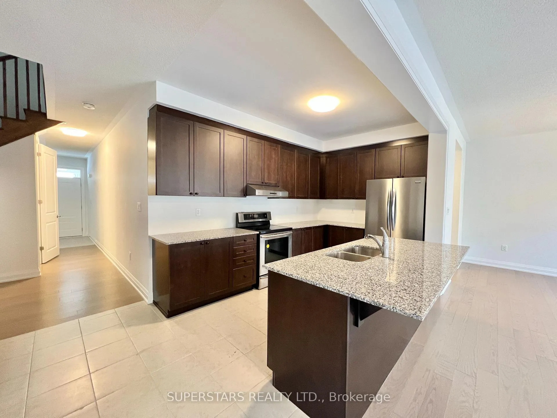 Photo 8 of 1404 Mockingbird Square, Pickering, Rural Pickering — HOMEH