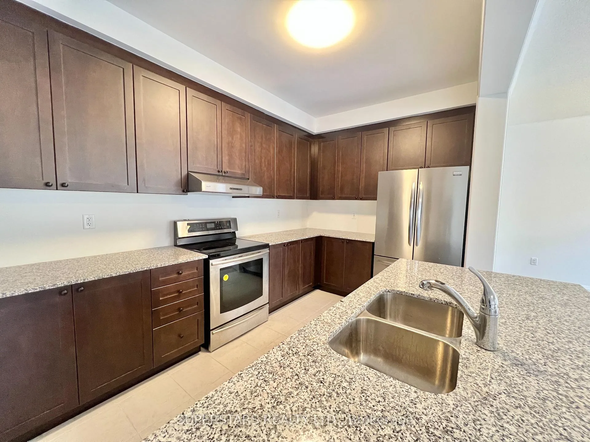 Photo 9 of 1404 Mockingbird Square, Pickering, Rural Pickering — HOMEH