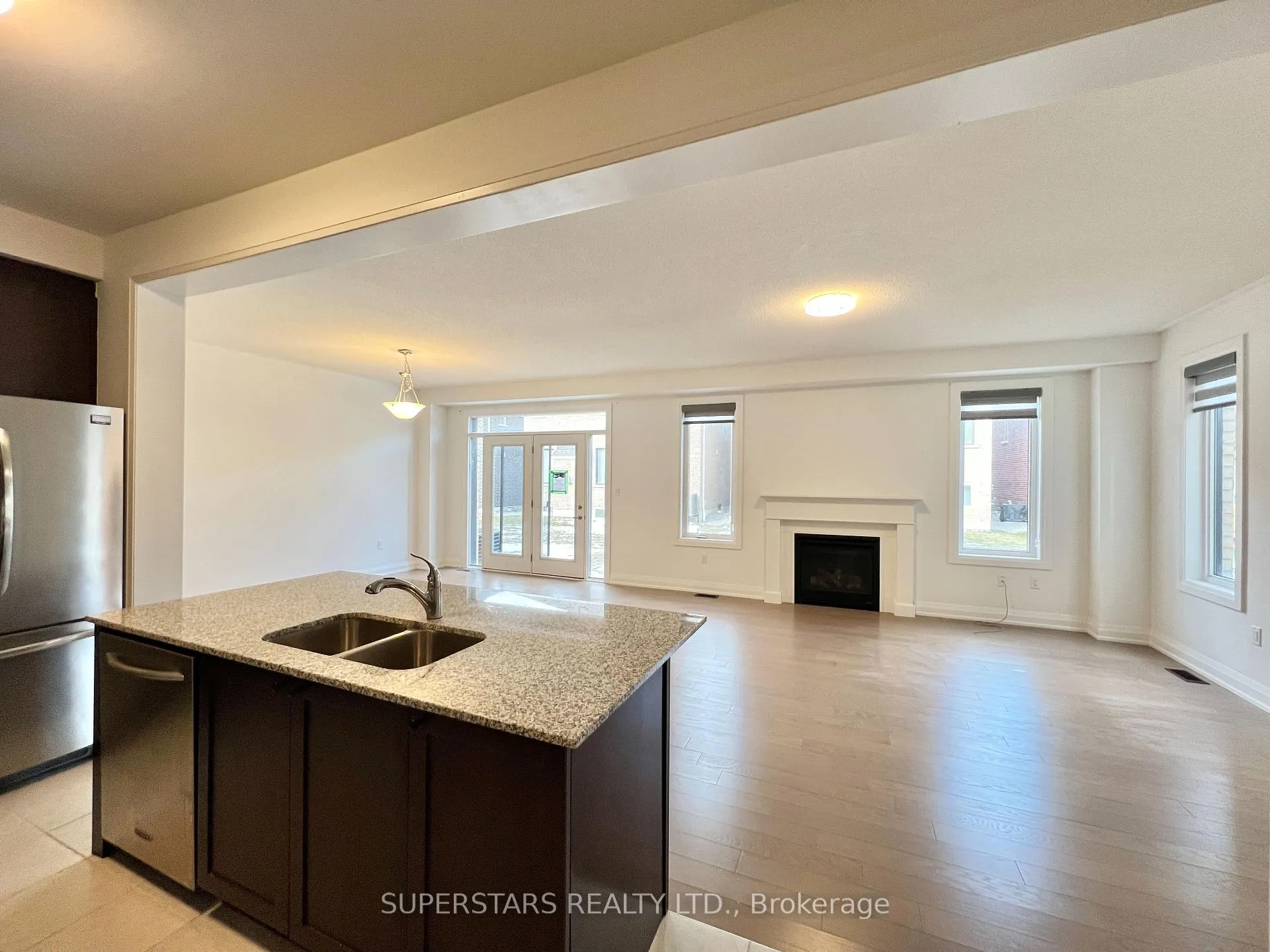 Photo 10 of 1404 Mockingbird Square, Pickering, Rural Pickering — HOMEH