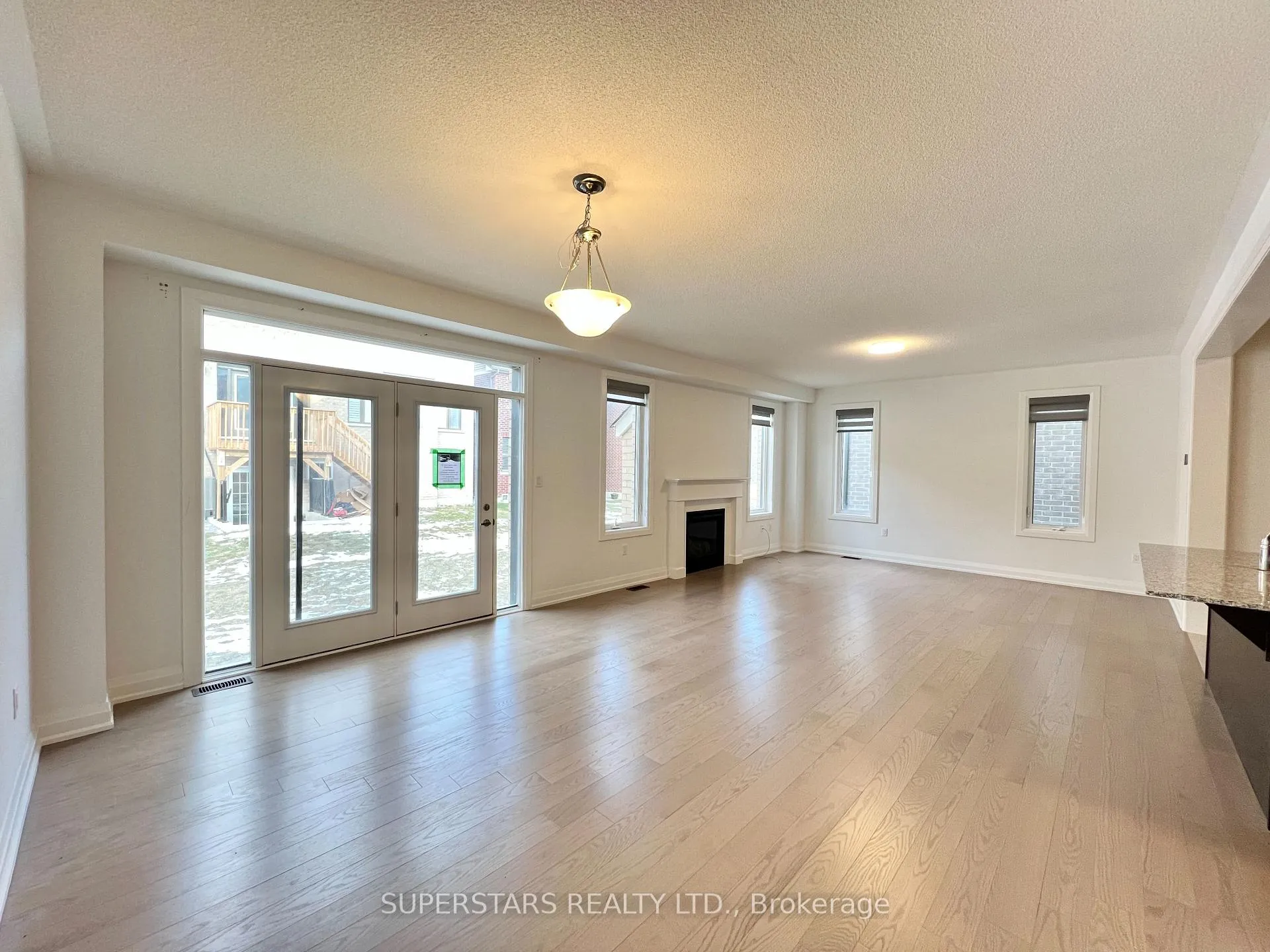 Photo 11 of 1404 Mockingbird Square, Pickering, Rural Pickering — HOMEH