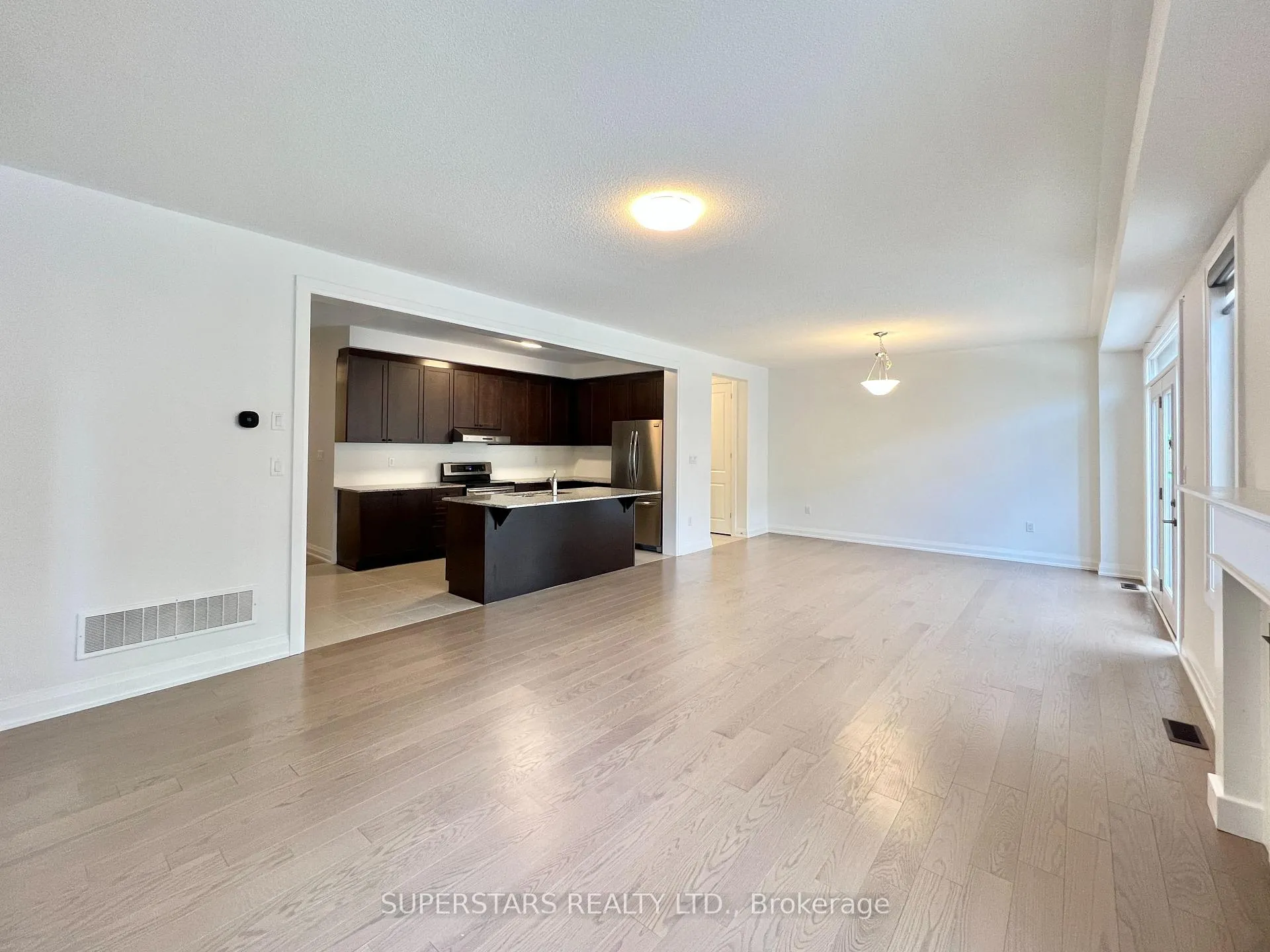 Photo 13 of 1404 Mockingbird Square, Pickering, Rural Pickering — HOMEH