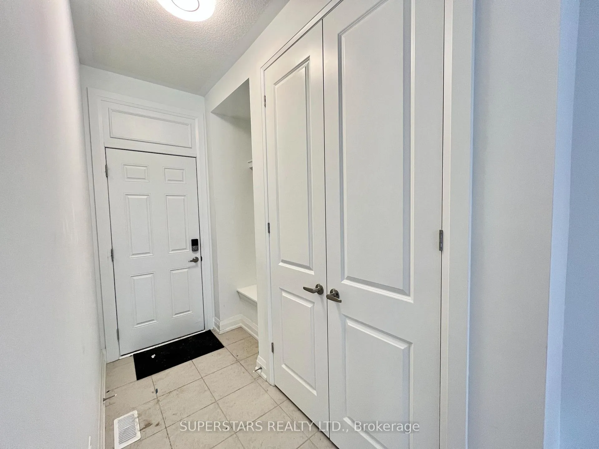 Photo 14 of 1404 Mockingbird Square, Pickering, Rural Pickering — HOMEH
