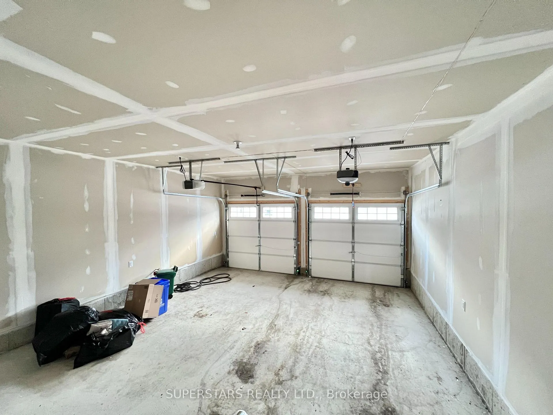 Photo 15 of 1404 Mockingbird Square, Pickering, Rural Pickering — HOMEH