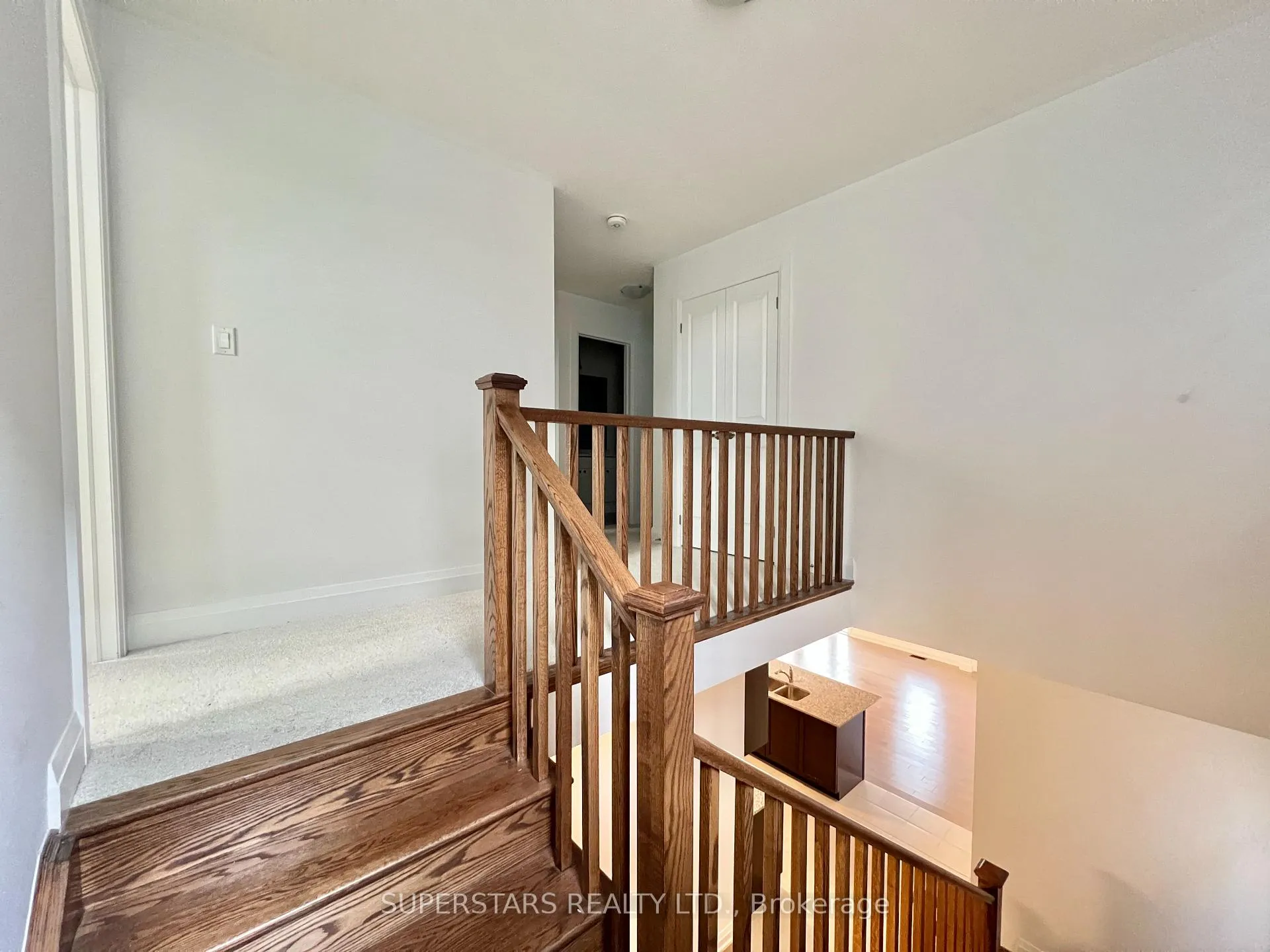 Photo 17 of 1404 Mockingbird Square, Pickering, Rural Pickering — HOMEH