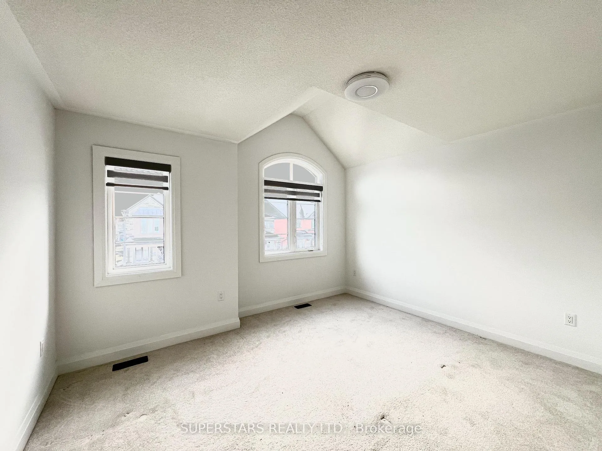 Photo 19 of 1404 Mockingbird Square, Pickering, Rural Pickering — HOMEH