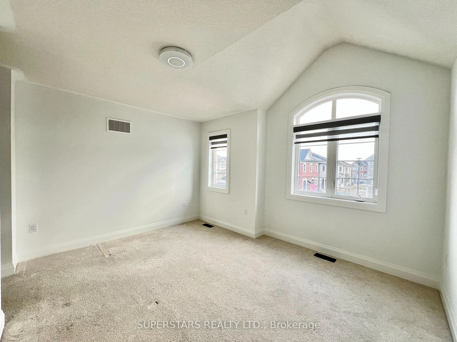 Photo 20 of 1404 Mockingbird Square, Pickering, Rural Pickering — HOMEH