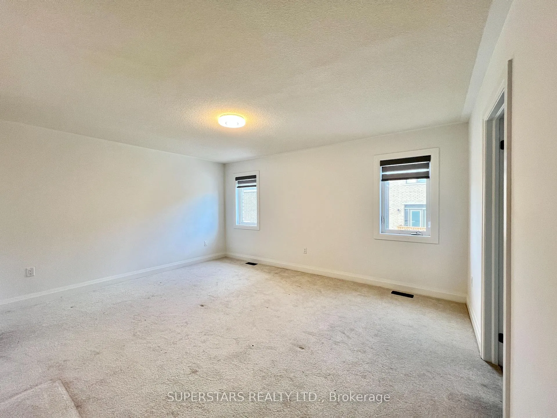Photo 23 of 1404 Mockingbird Square, Pickering, Rural Pickering — HOMEH