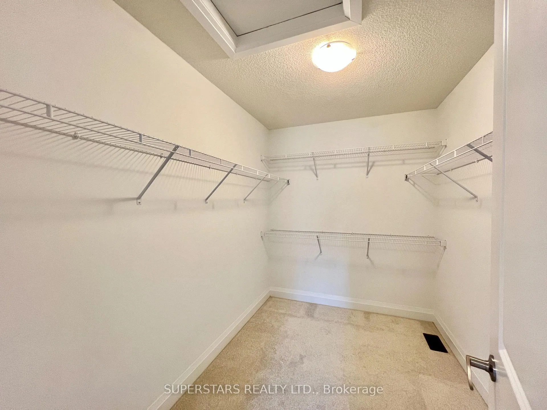 Photo 25 of 1404 Mockingbird Square, Pickering, Rural Pickering — HOMEH