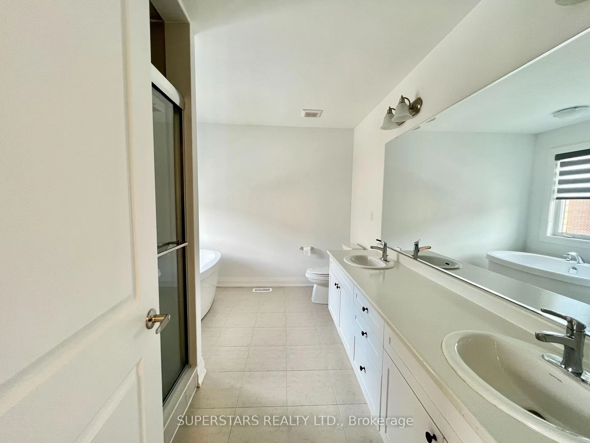 Photo 26 of 1404 Mockingbird Square, Pickering, Rural Pickering — HOMEH