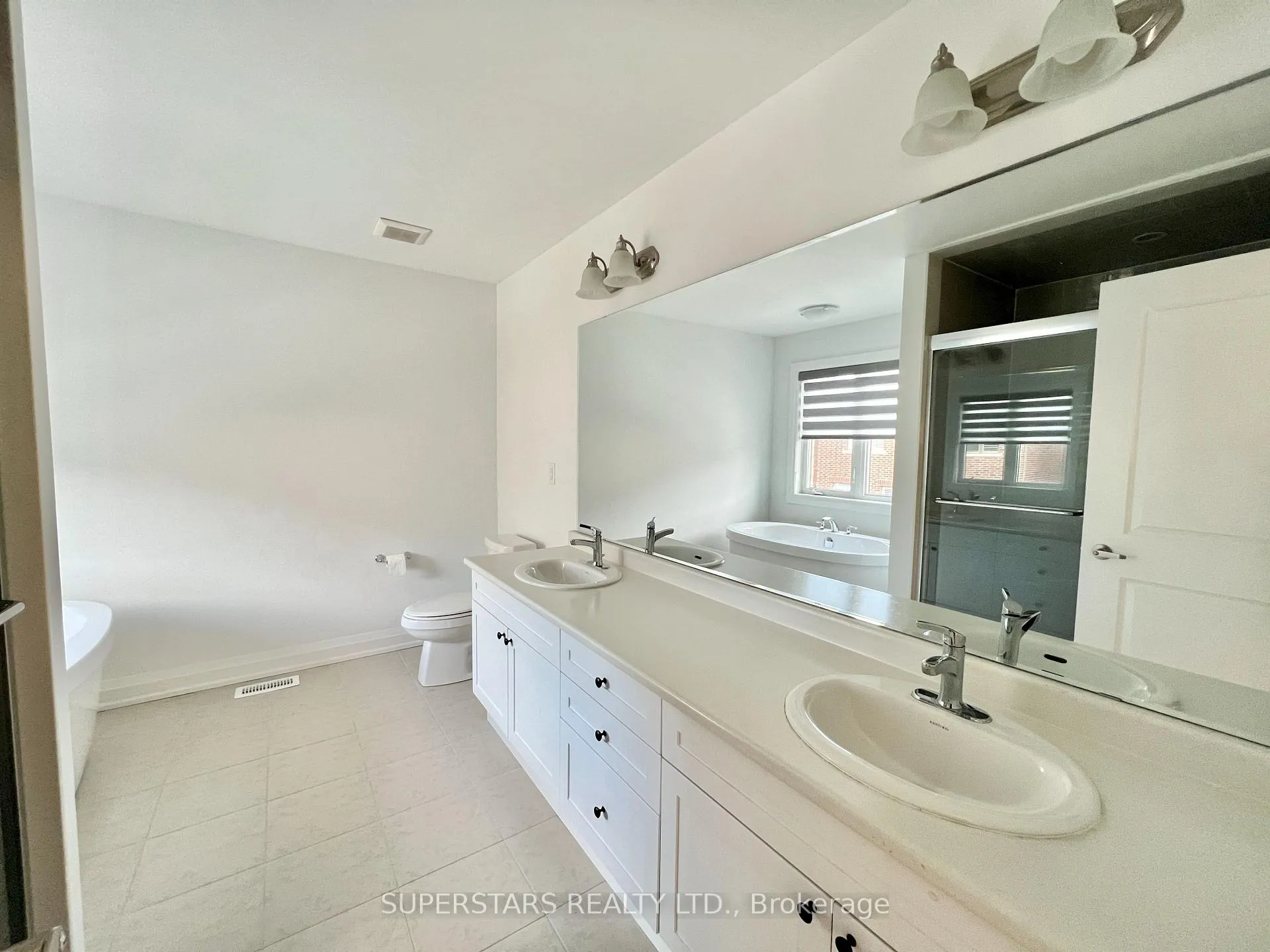 Photo 27 of 1404 Mockingbird Square, Pickering, Rural Pickering — HOMEH