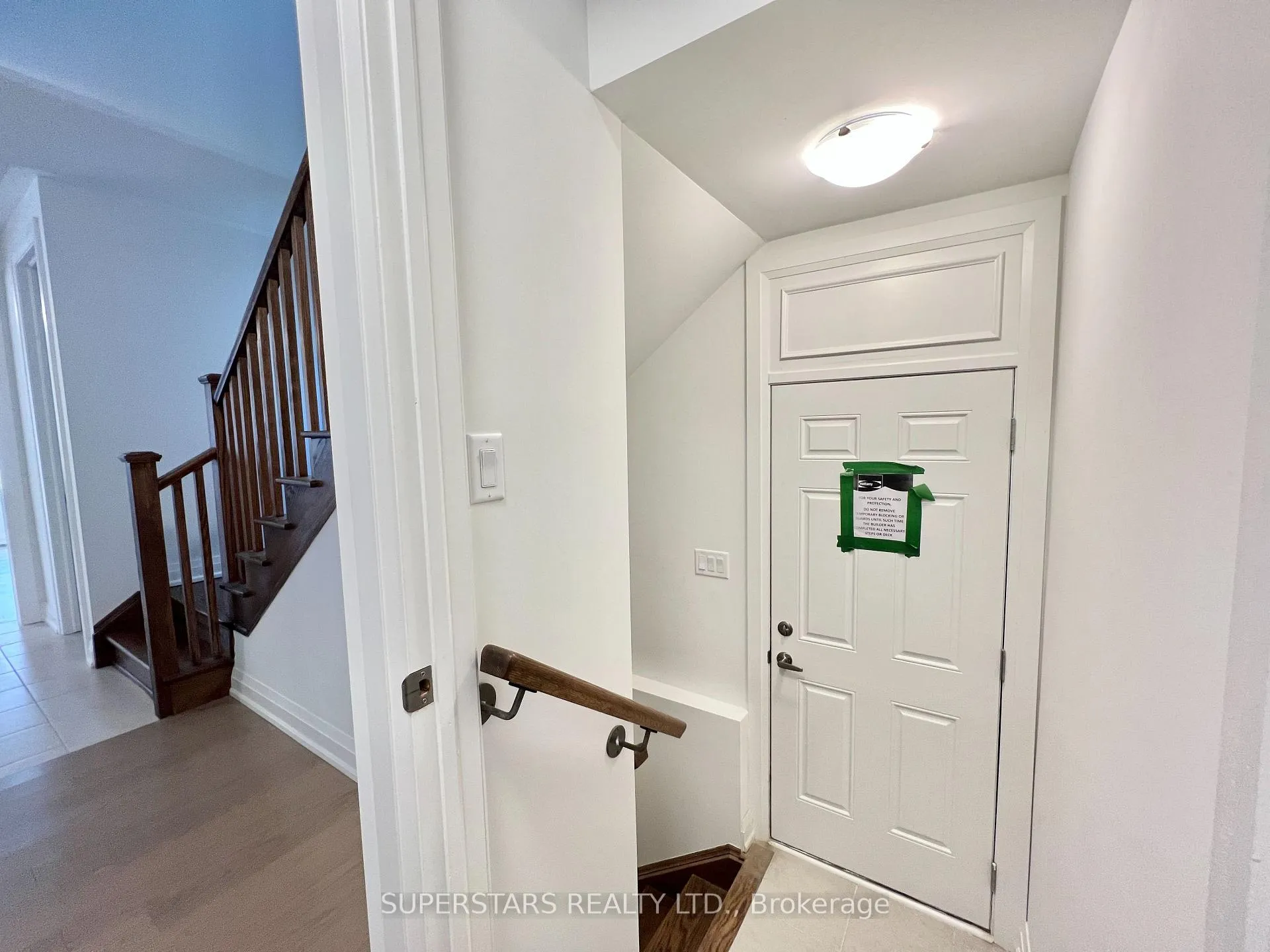 Photo 30 of 1404 Mockingbird Square, Pickering, Rural Pickering — HOMEH