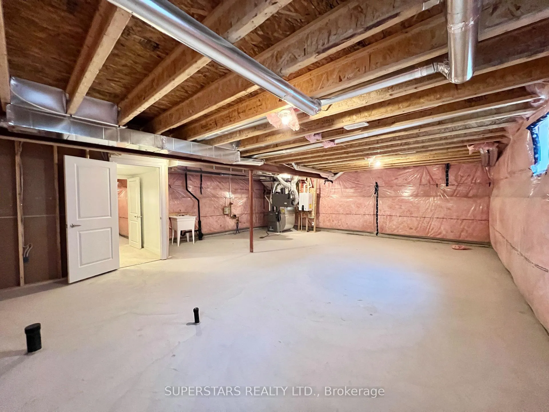 Photo 33 of 1404 Mockingbird Square, Pickering, Rural Pickering — HOMEH
