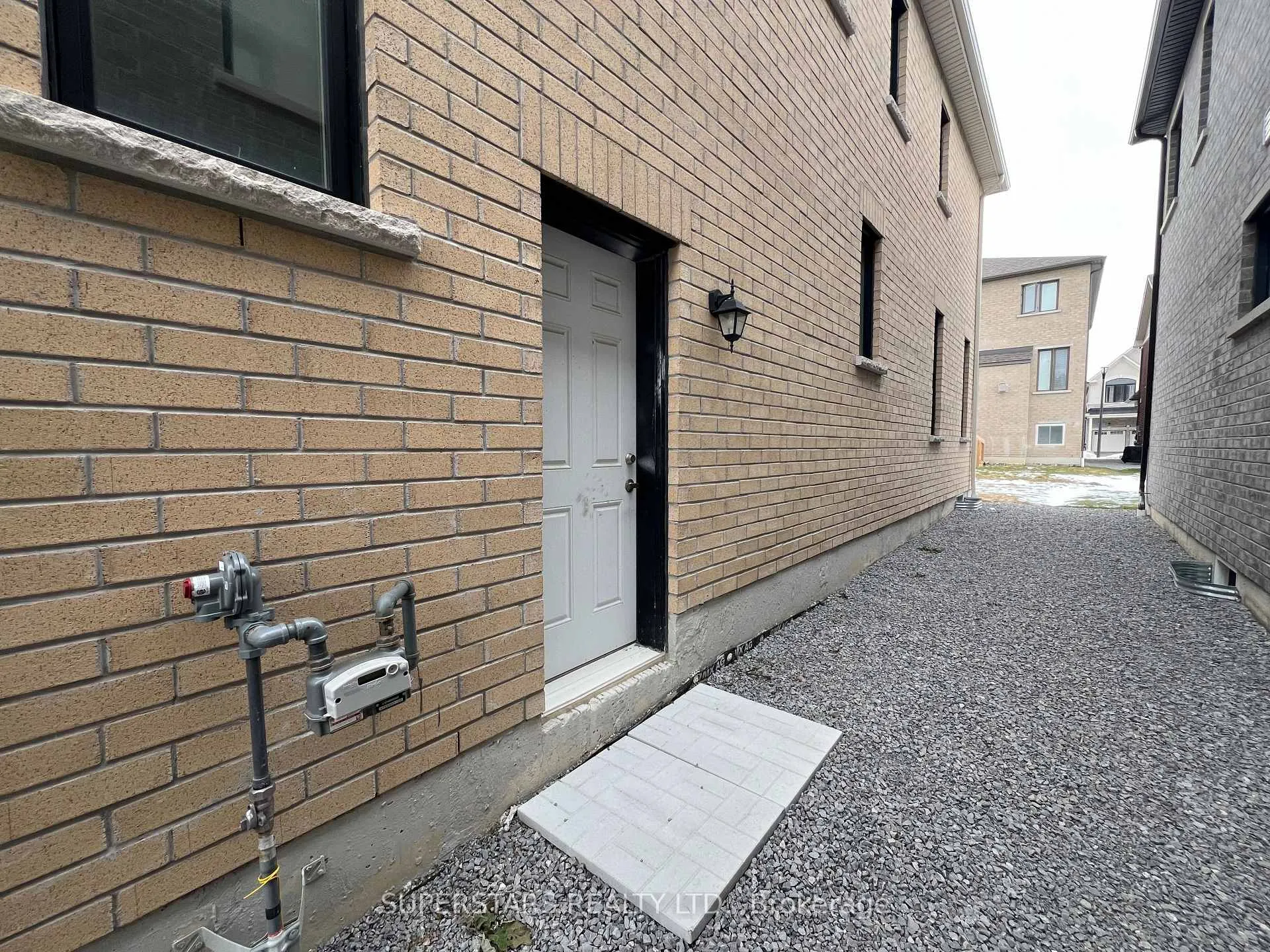 Photo 35 of 1404 Mockingbird Square, Pickering, Rural Pickering — HOMEH