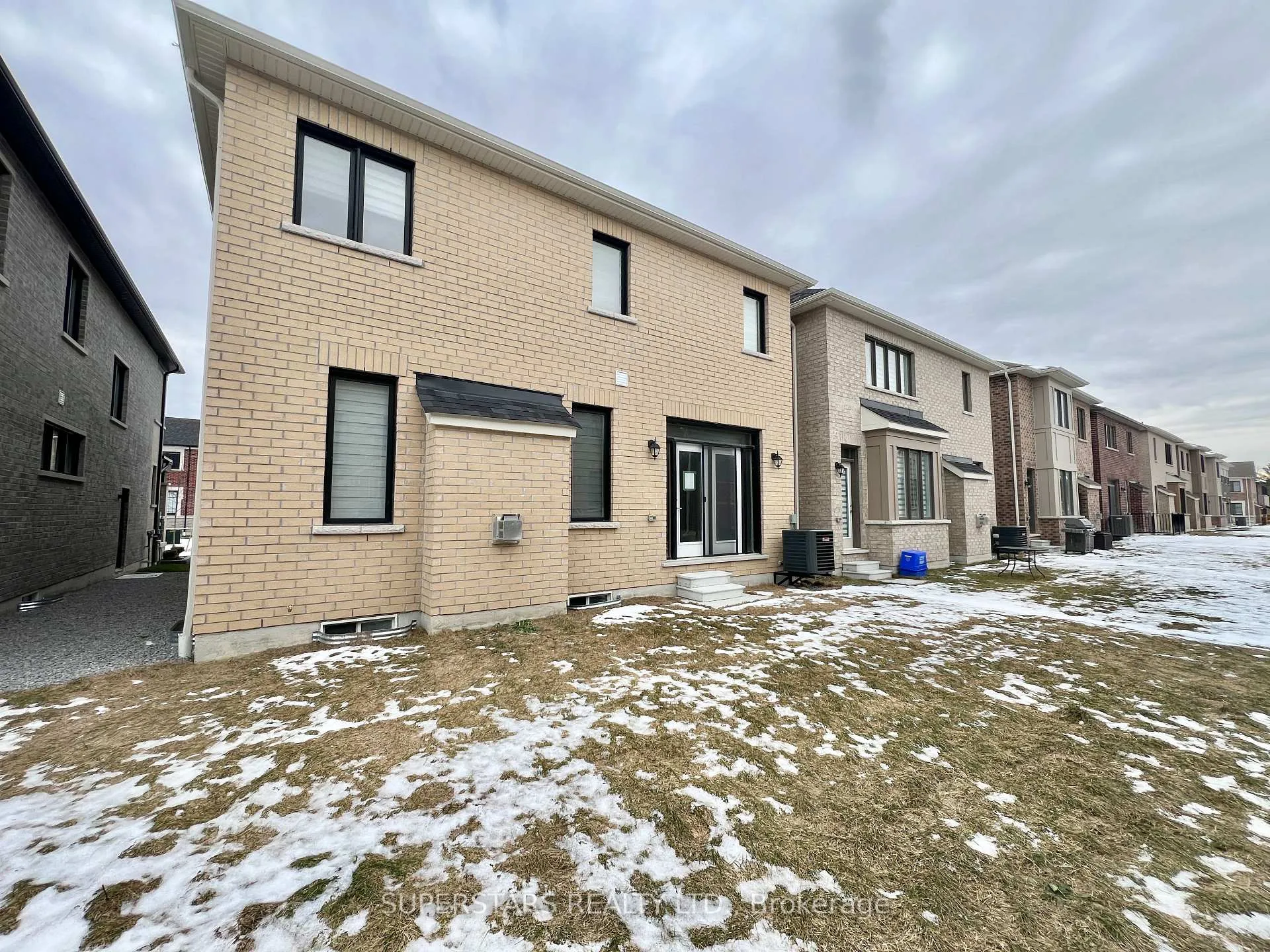 Photo 36 of 1404 Mockingbird Square, Pickering, Rural Pickering — HOMEH