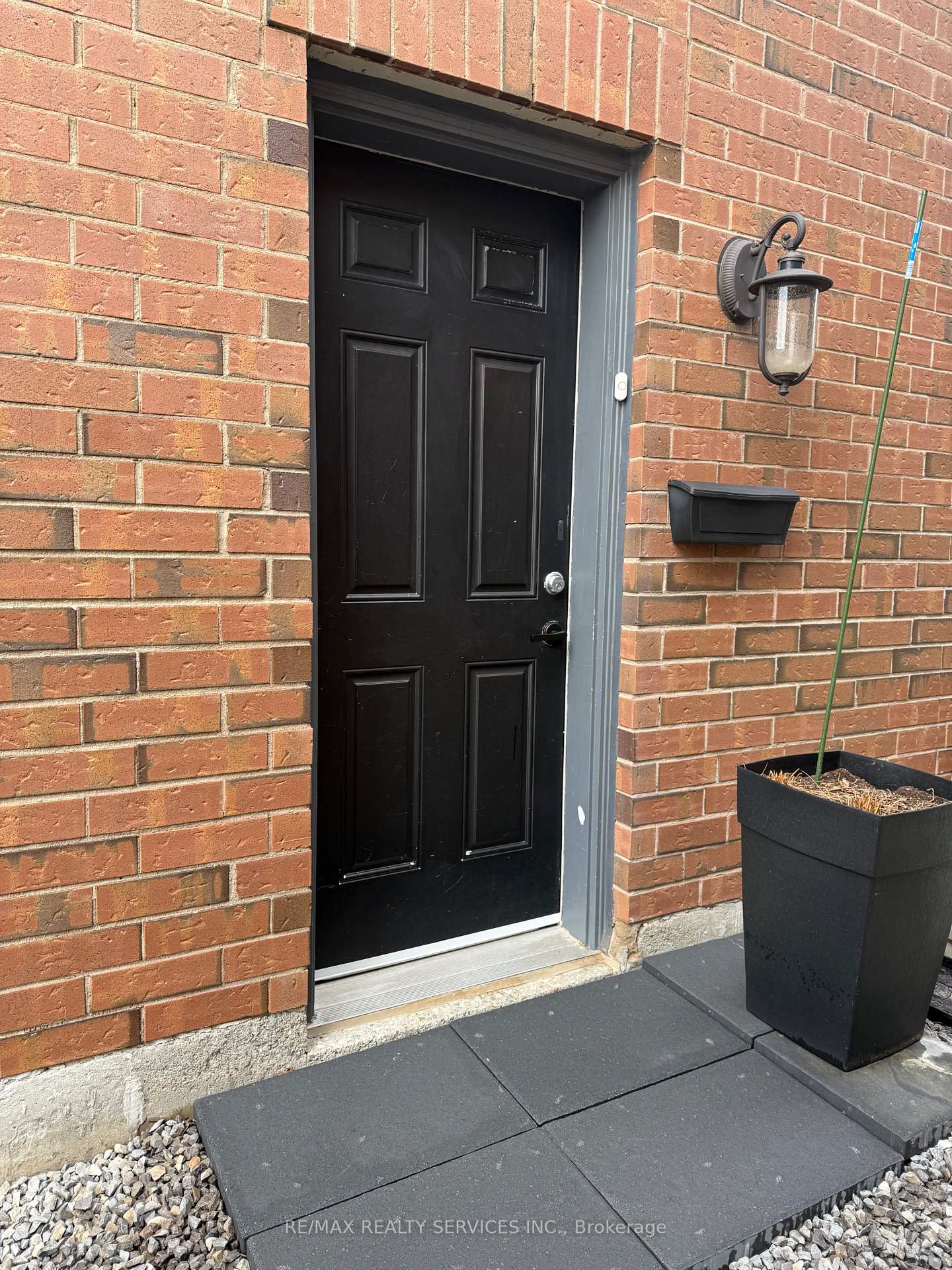 Photo 2 of 104 Ruhl Drive, Milton, Willmott — HOMEH