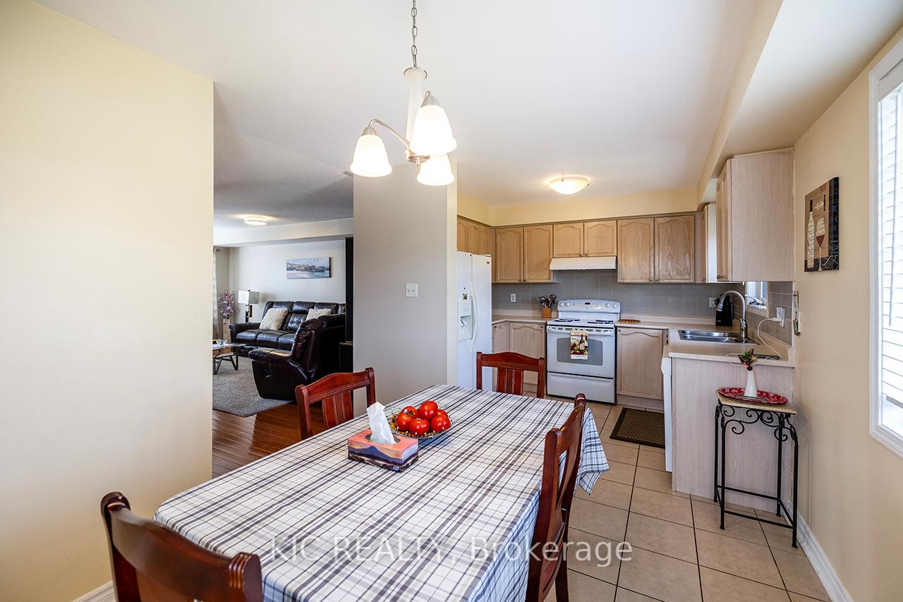 Photo 11 of 904 Bourne Crescent, Oshawa, Lakeview — HOMEH