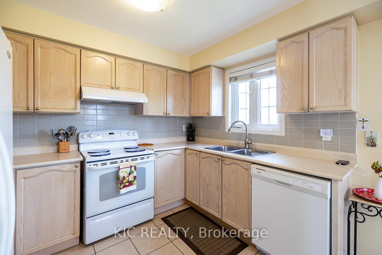 Photo 13 of 904 Bourne Crescent, Oshawa, Lakeview — HOMEH