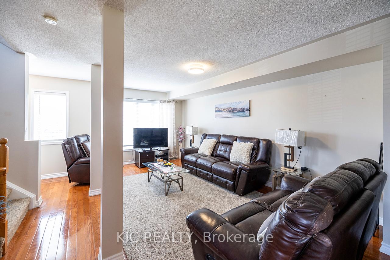 Photo 15 of 904 Bourne Crescent, Oshawa, Lakeview — HOMEH