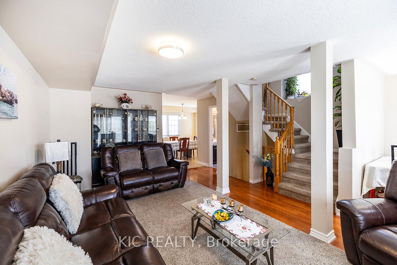 Photo 18 of 904 Bourne Crescent, Oshawa, Lakeview — HOMEH
