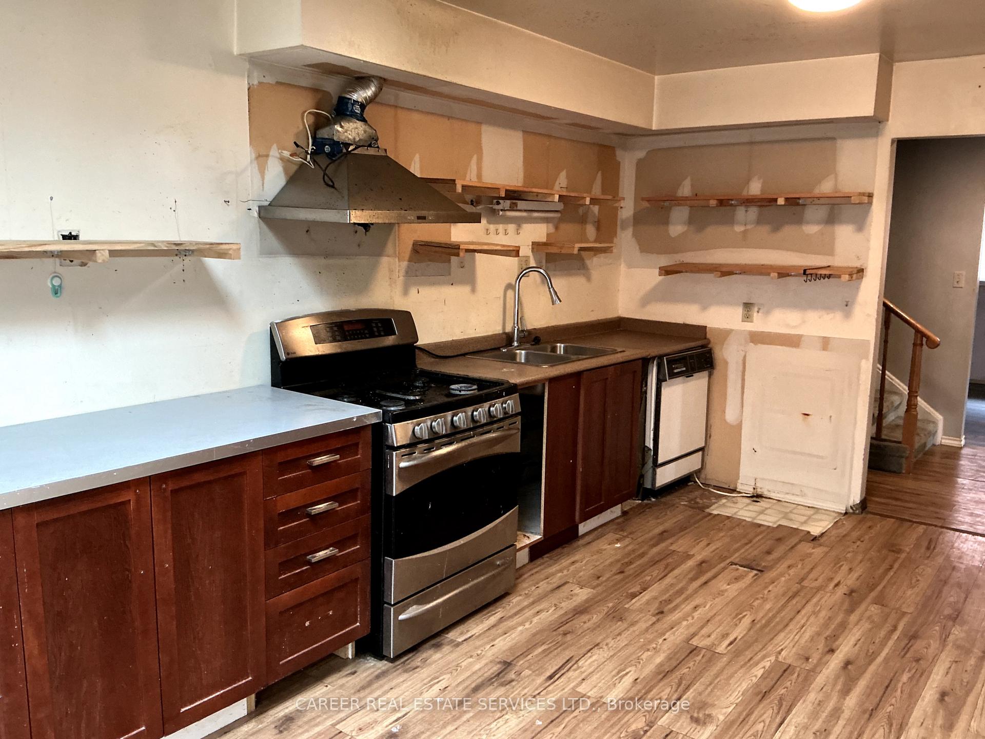 Photo 8 of 864 Sundance Circle, Oshawa, Northglen — HOMEH