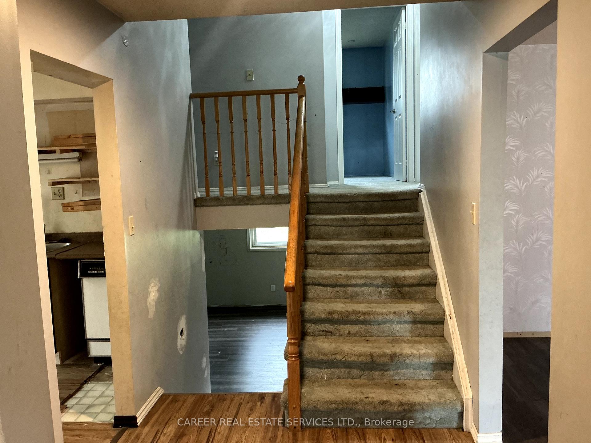 Photo 10 of 864 Sundance Circle, Oshawa, Northglen — HOMEH