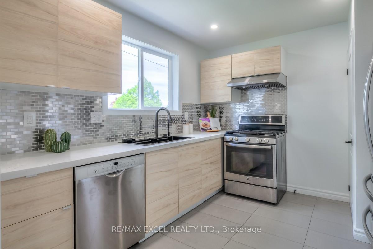 Photo 10 of 663 Lakeview Avenue, Oshawa, Lakeview — HOMEH