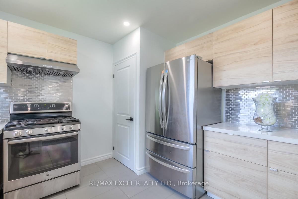 Photo 11 of 663 Lakeview Avenue, Oshawa, Lakeview — HOMEH