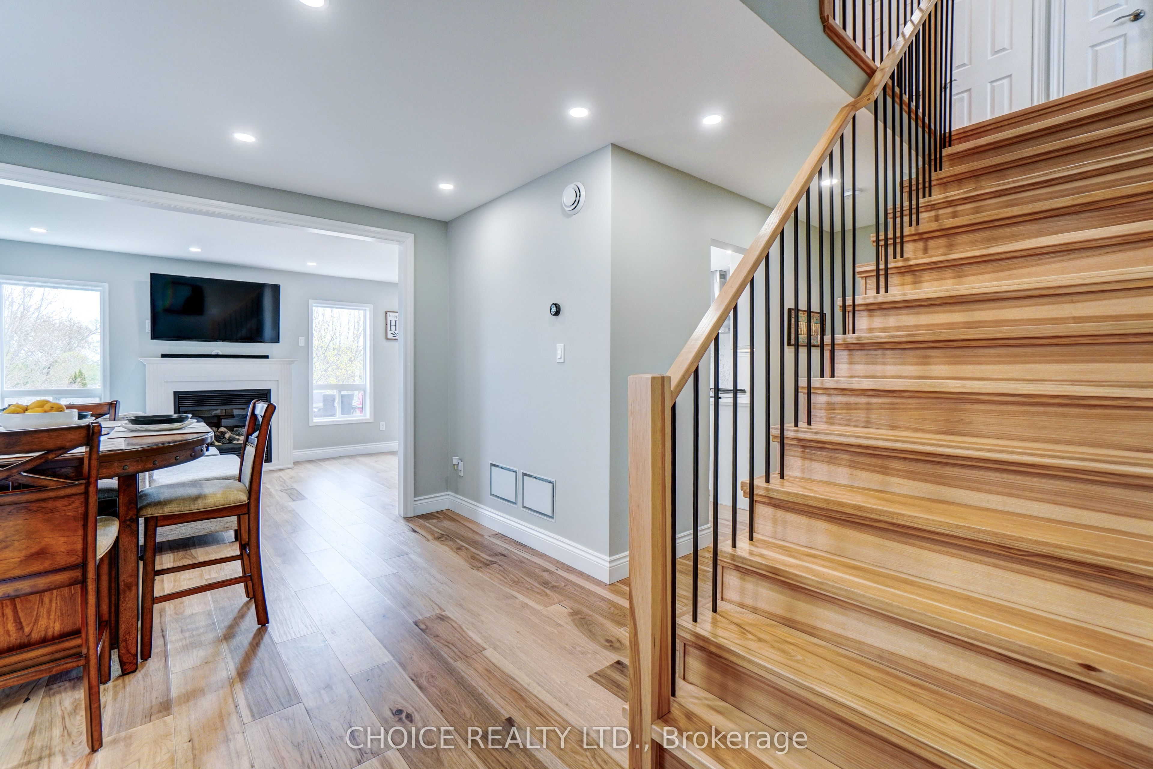 Photo 6 of 73 Eldad Drive, Clarington, Bowmanville — HOMEH