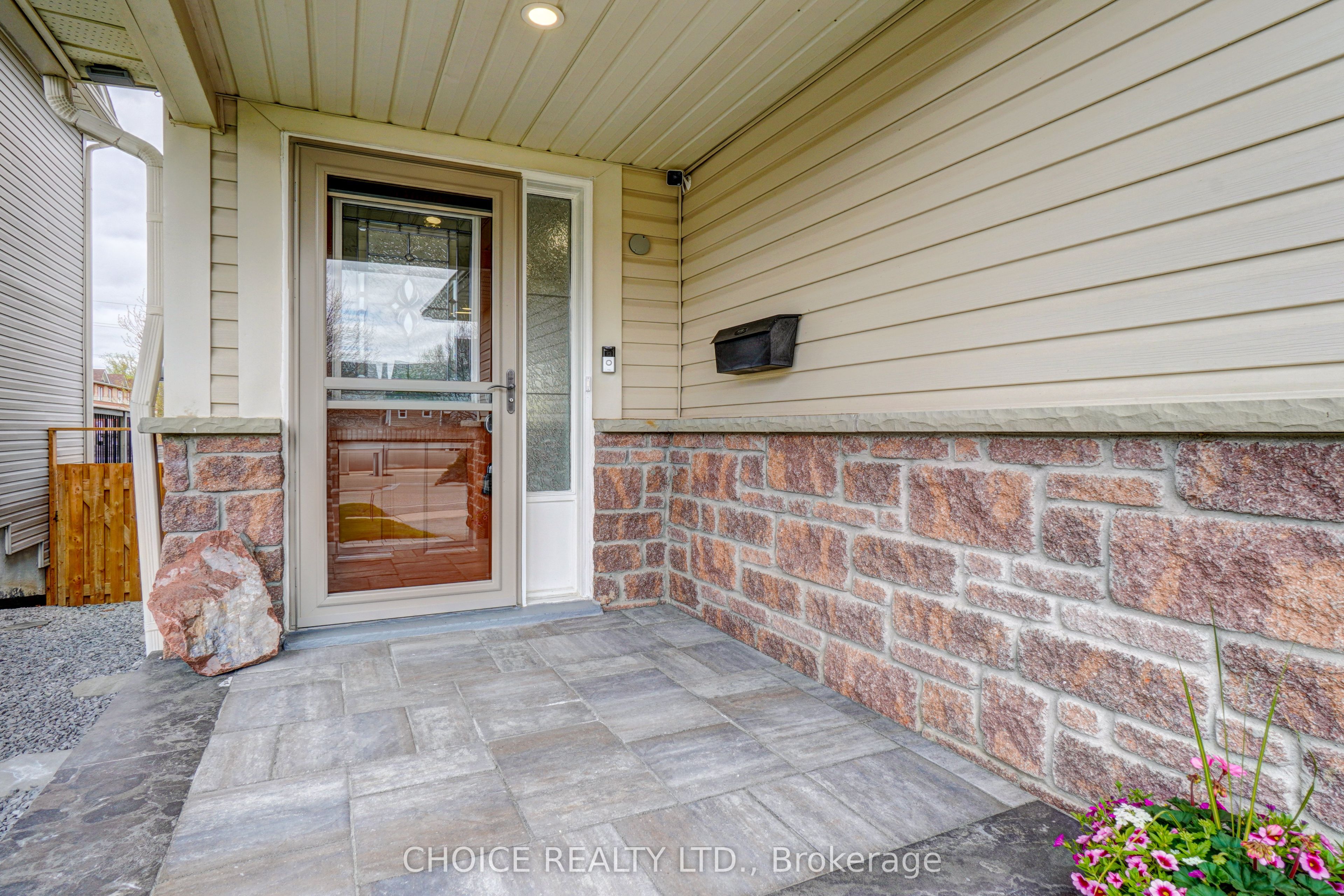 Photo 3 of 73 Eldad Drive, Clarington, Bowmanville — HOMEH