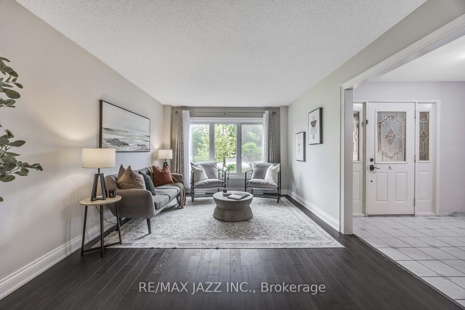 Photo 6 of 817 Nevada Court, Oshawa, McLaughlin — HOMEH