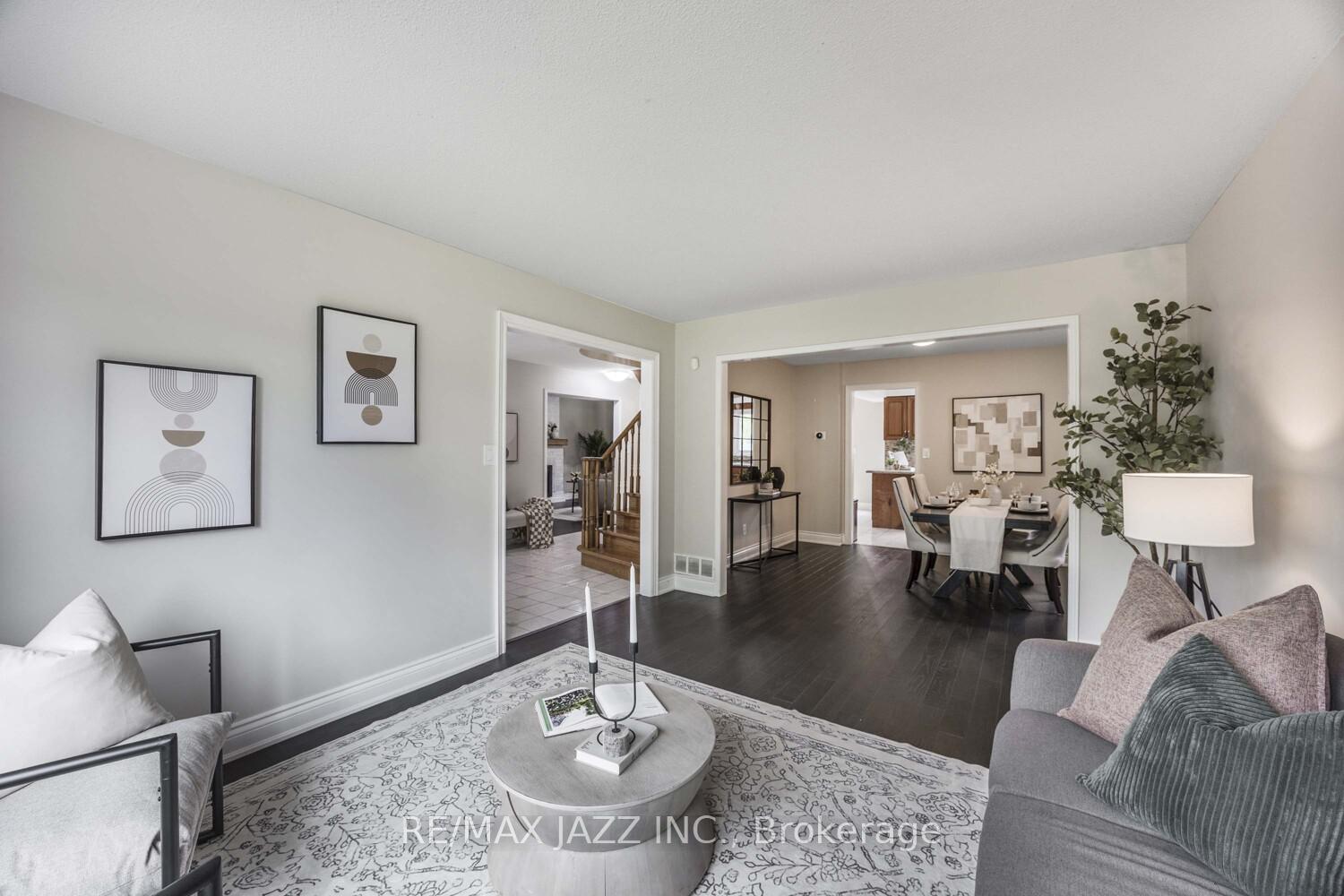 Photo 7 of 817 Nevada Court, Oshawa, McLaughlin — HOMEH