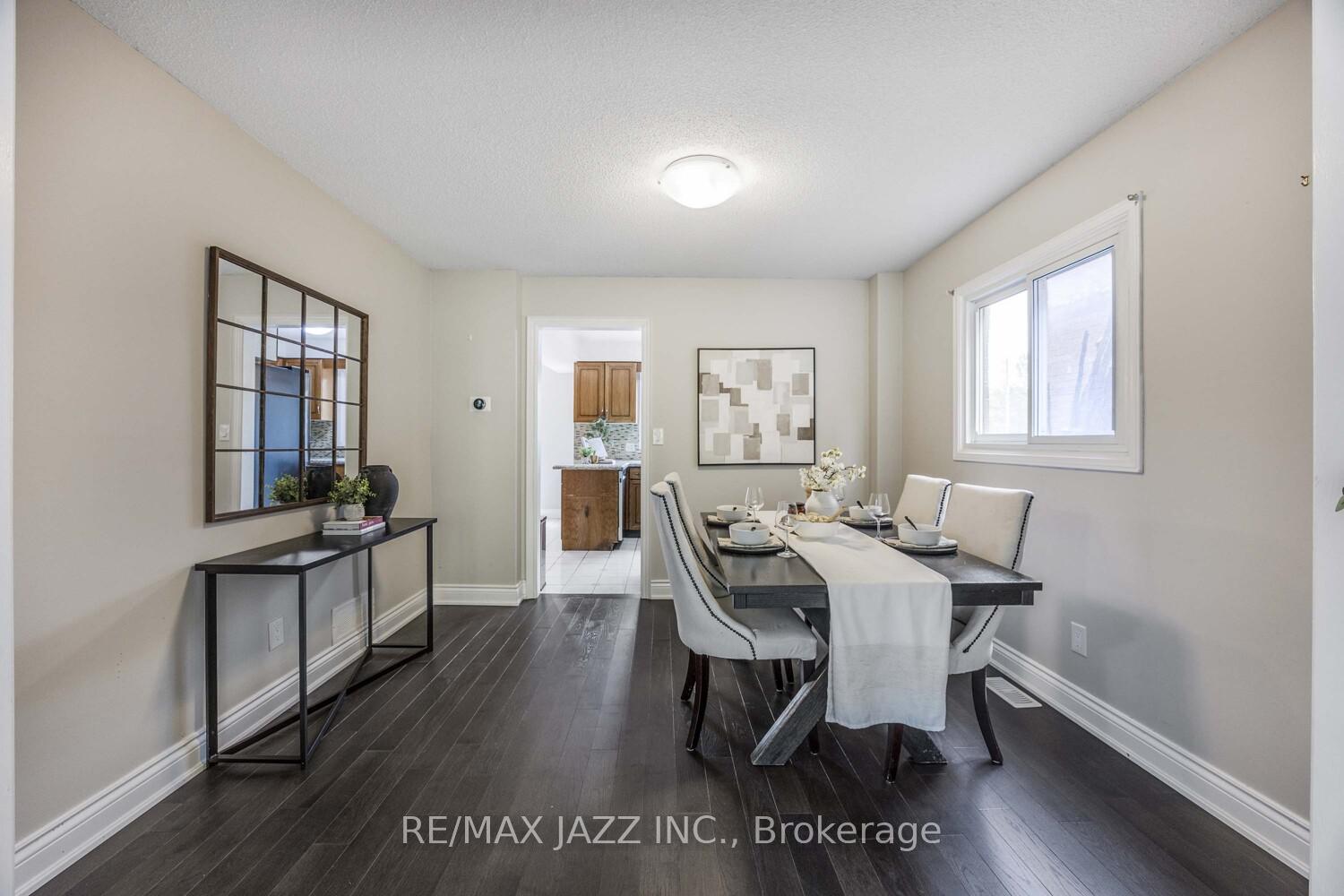 Photo 8 of 817 Nevada Court, Oshawa, McLaughlin — HOMEH