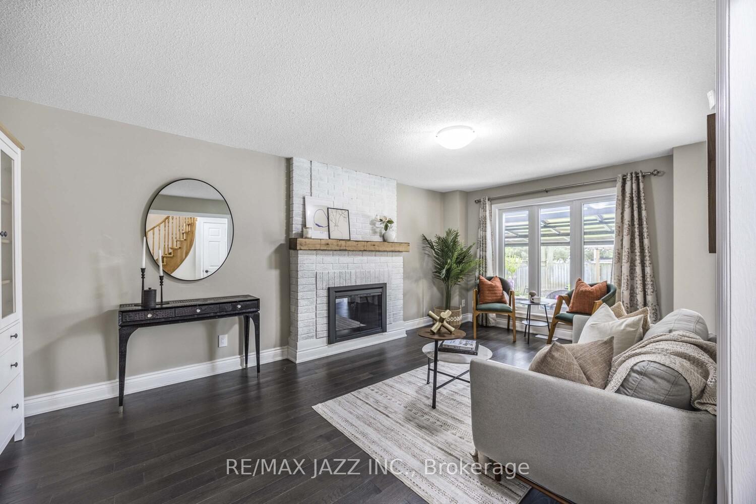 Photo 9 of 817 Nevada Court, Oshawa, McLaughlin — HOMEH