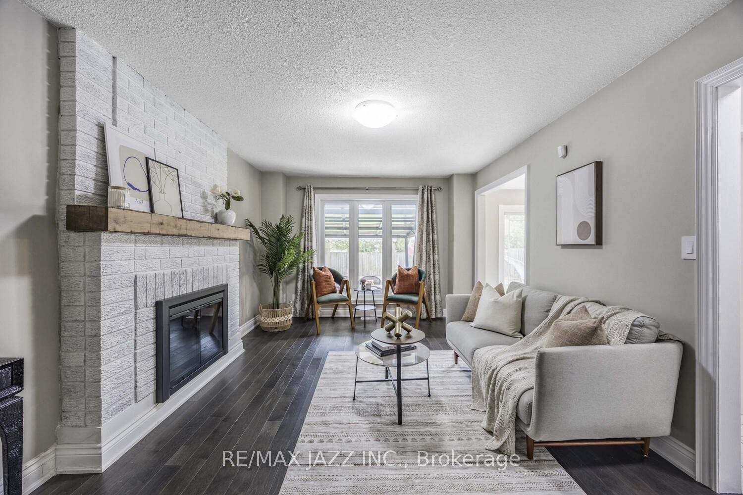 Photo 10 of 817 Nevada Court, Oshawa, McLaughlin — HOMEH
