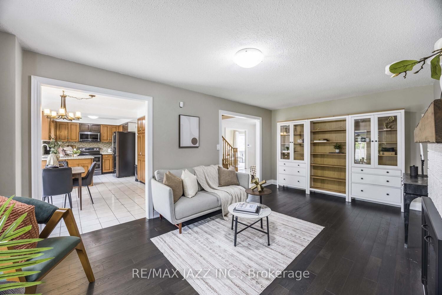 Photo 11 of 817 Nevada Court, Oshawa, McLaughlin — HOMEH