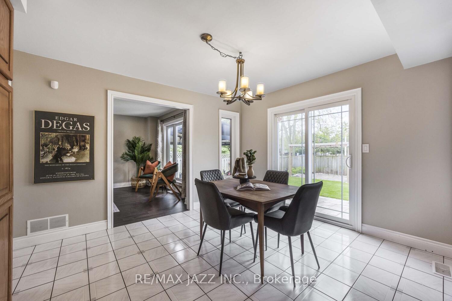 Photo 13 of 817 Nevada Court, Oshawa, McLaughlin — HOMEH
