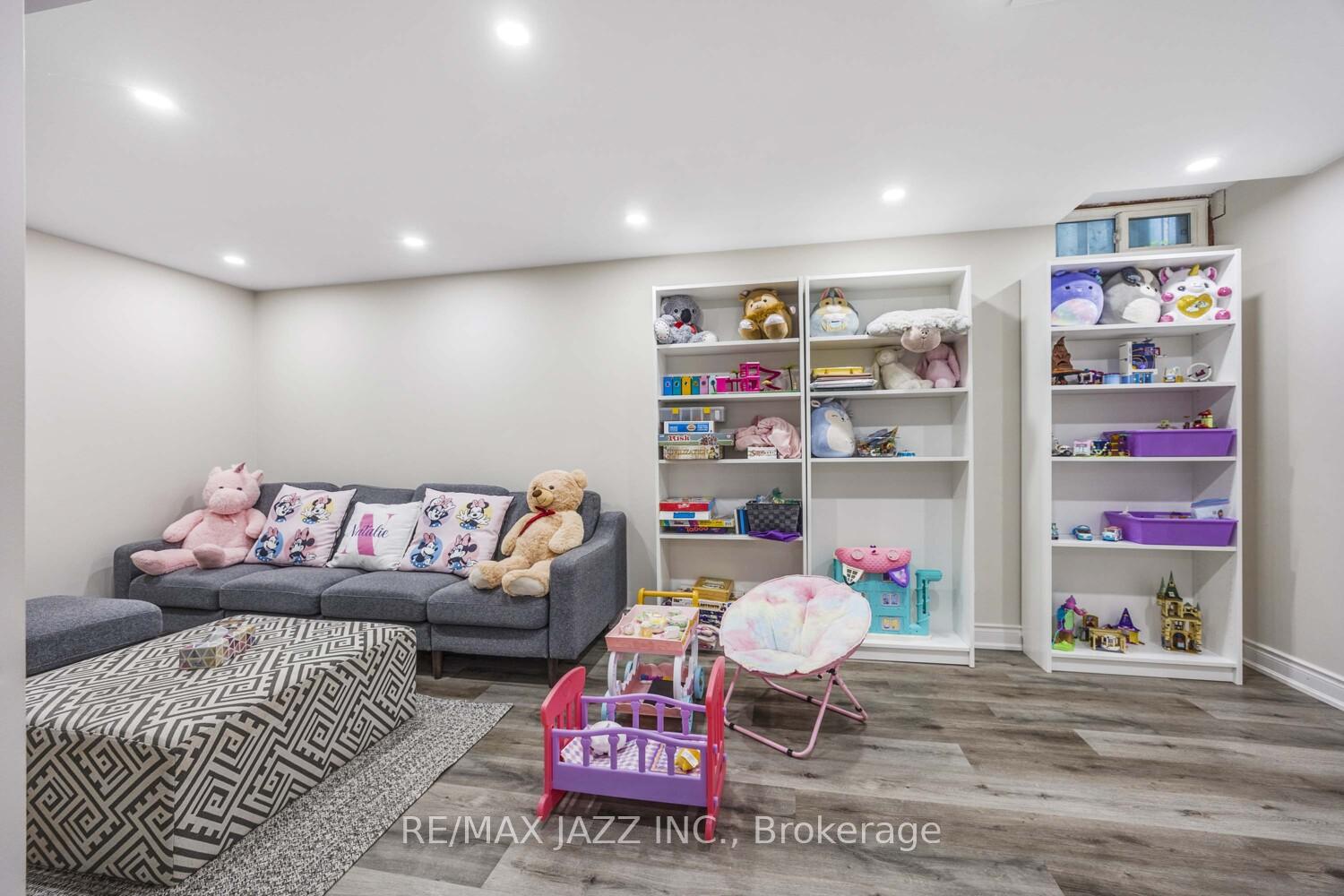 Photo 33 of 817 Nevada Court, Oshawa, McLaughlin — HOMEH
