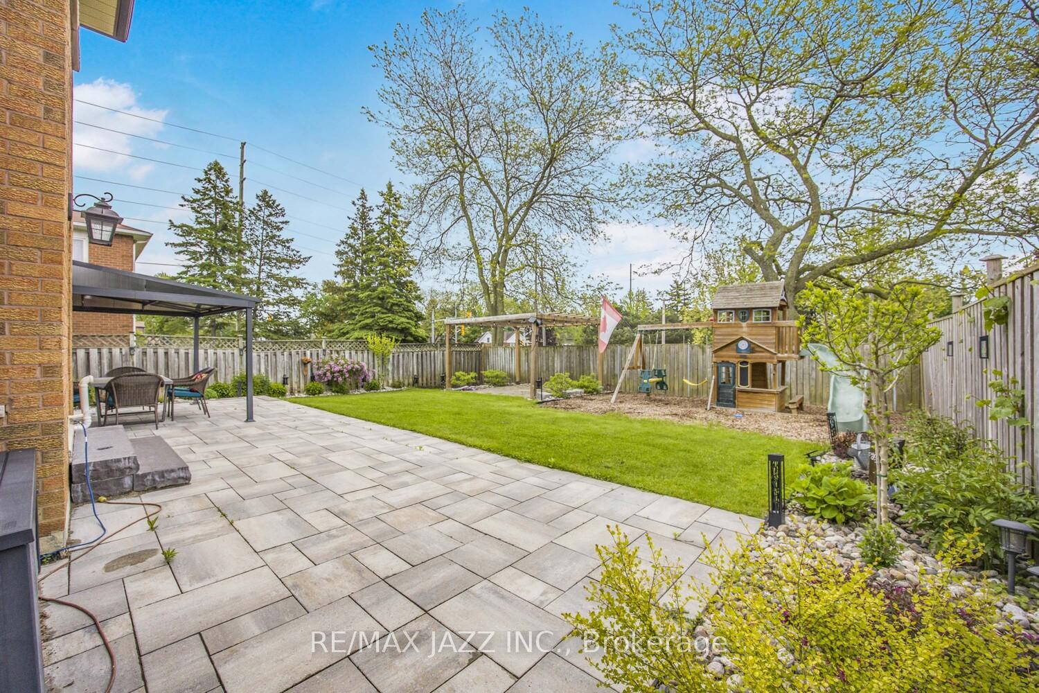 Photo 35 of 817 Nevada Court, Oshawa, McLaughlin — HOMEH