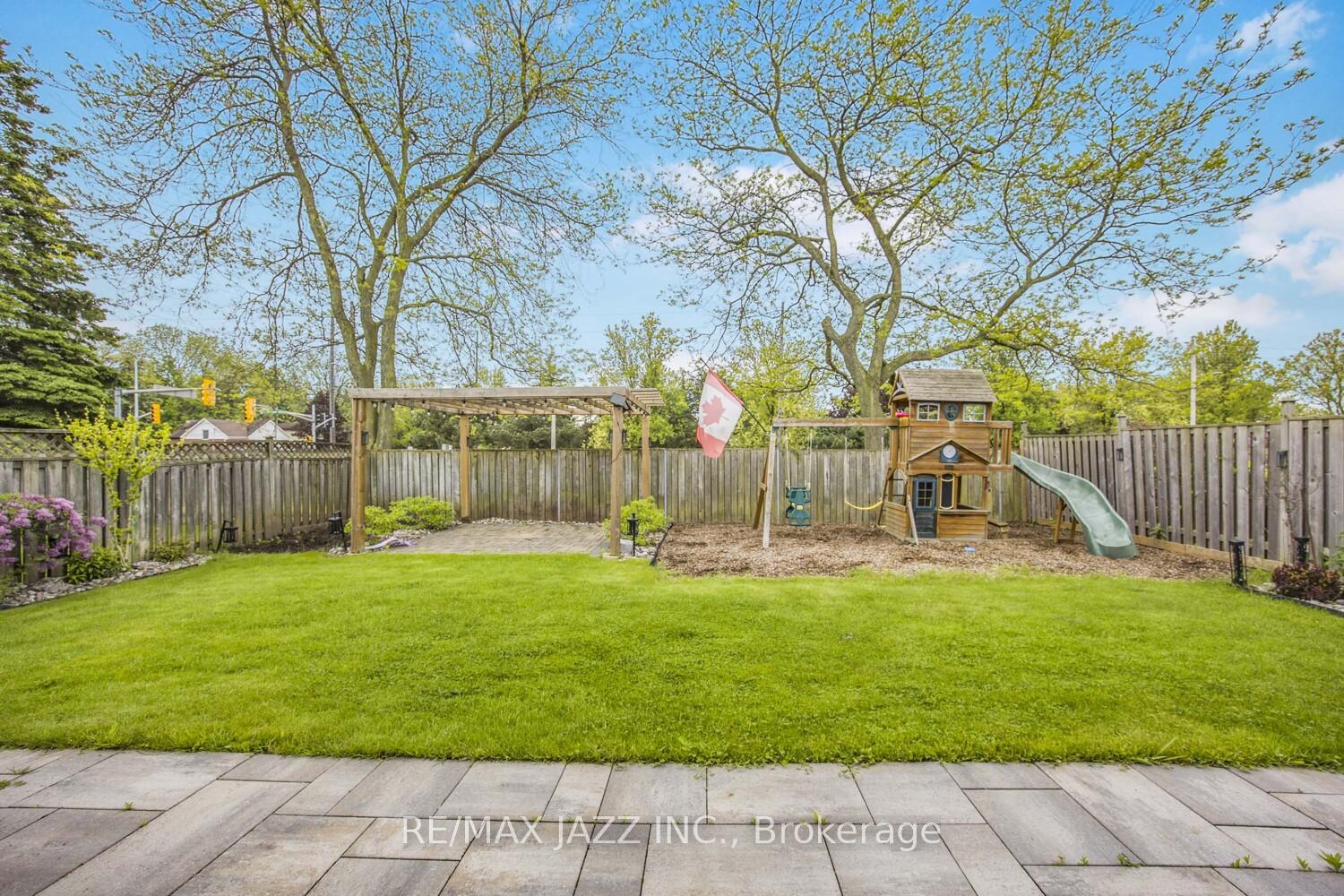 Photo 36 of 817 Nevada Court, Oshawa, McLaughlin — HOMEH