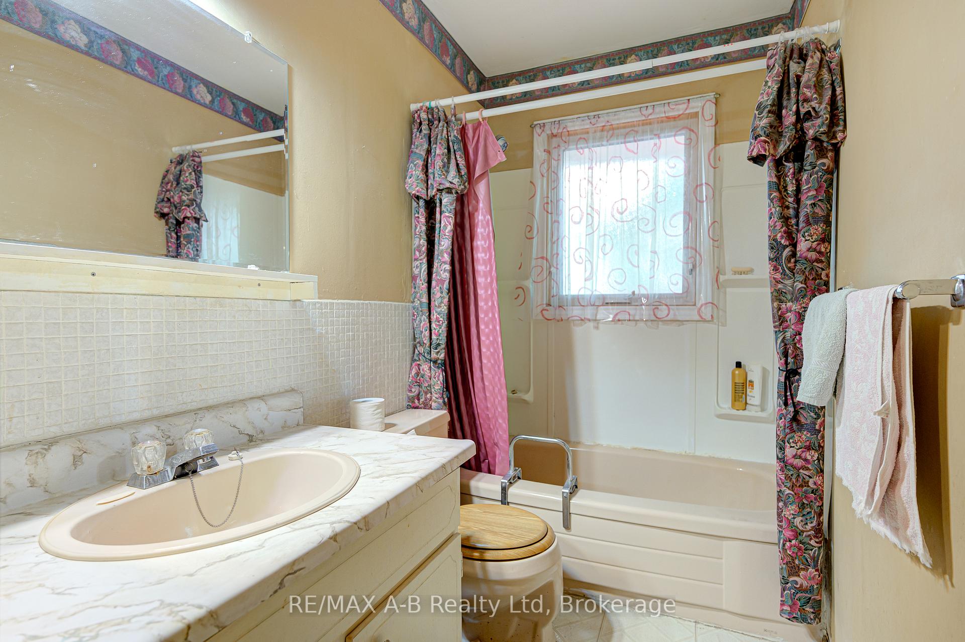 Photo 25 of 190 Avonton Road, Perth South, Sebringville — HOMEH