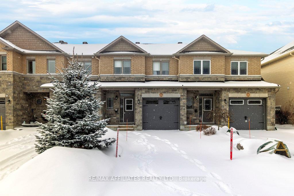 Front of 215 Gossamer Street