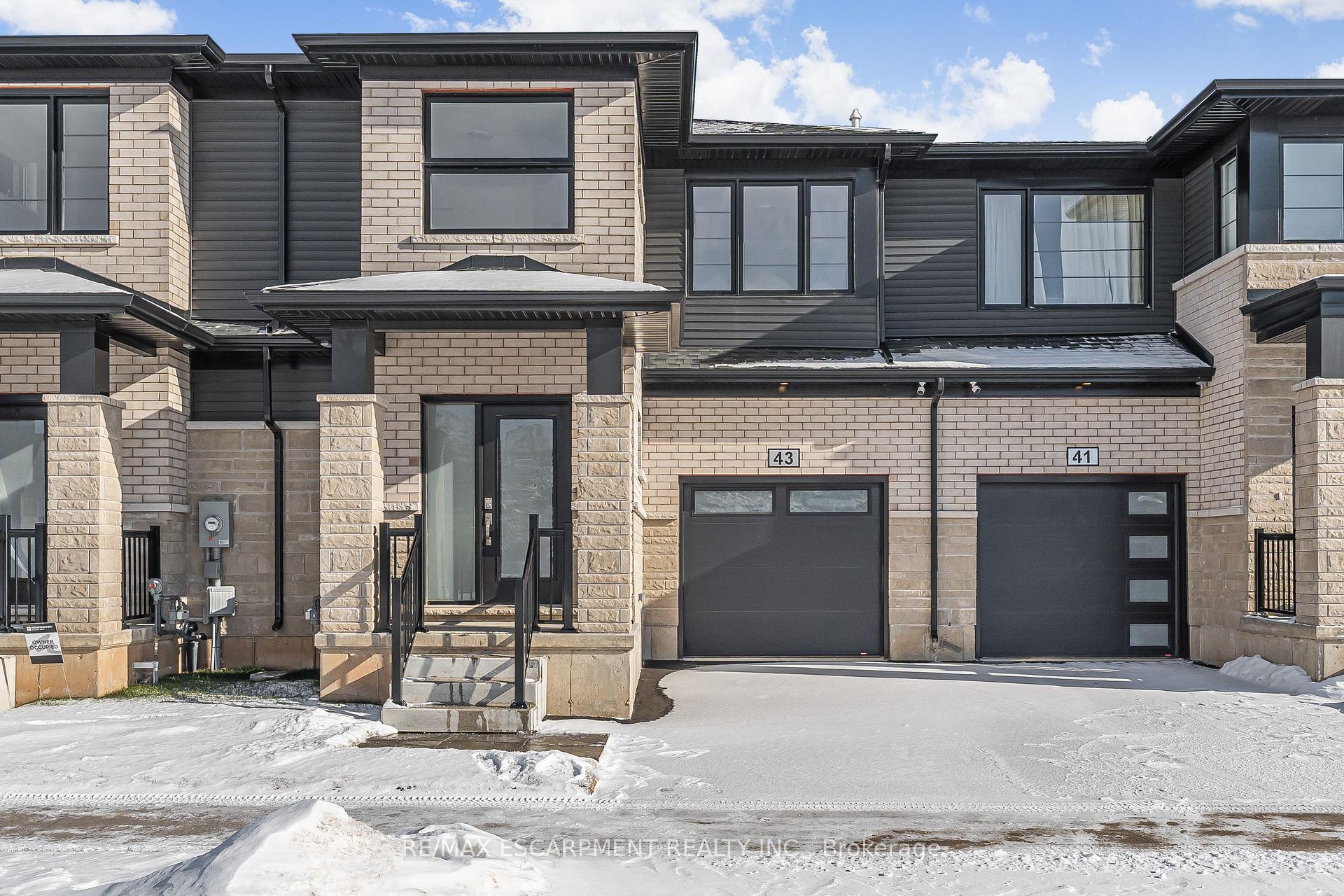 Photo 2 of 43 Saffron Way, Pelham, Fonthill — HOMEH